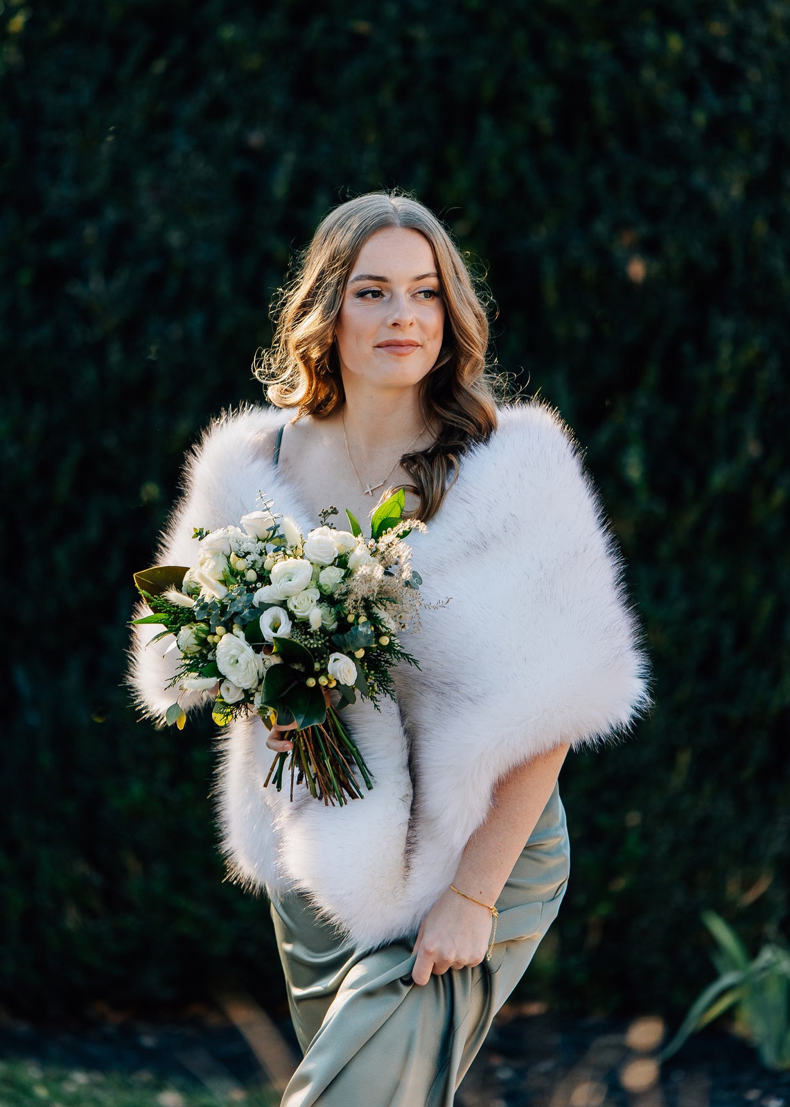 アイボリーとブラックヒントフェイクファーブライダルラップ結婚 - Stole Wedding Shawl のレビューと価格