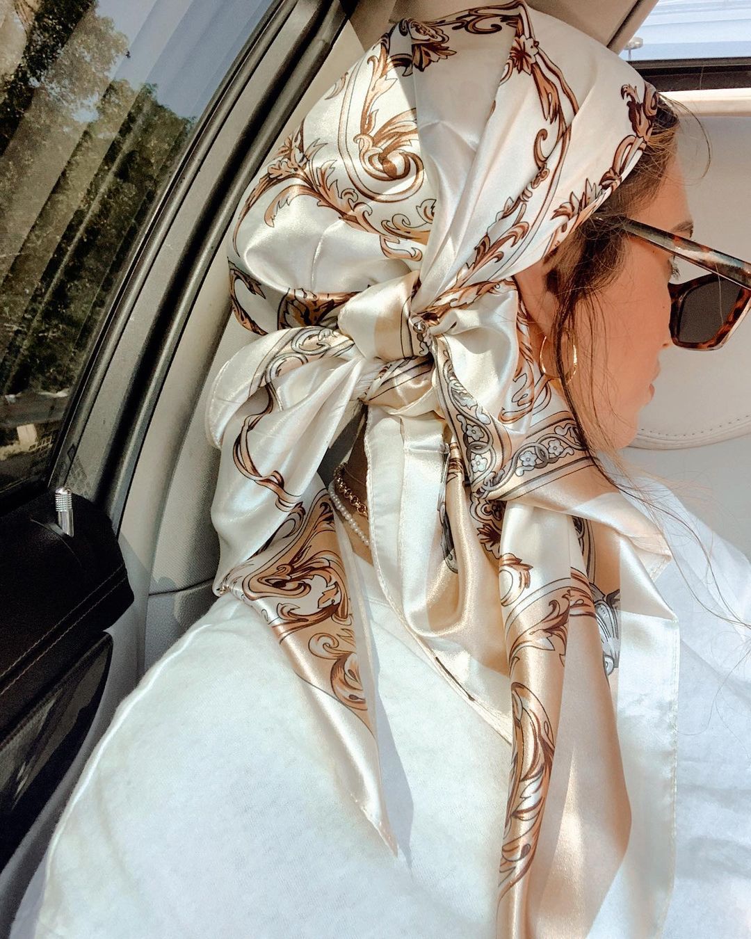 サテンスクエアスカーフ女性イスラム教徒ヒジャーブエレガント  - Silk Neck Scarf のレビューと価格