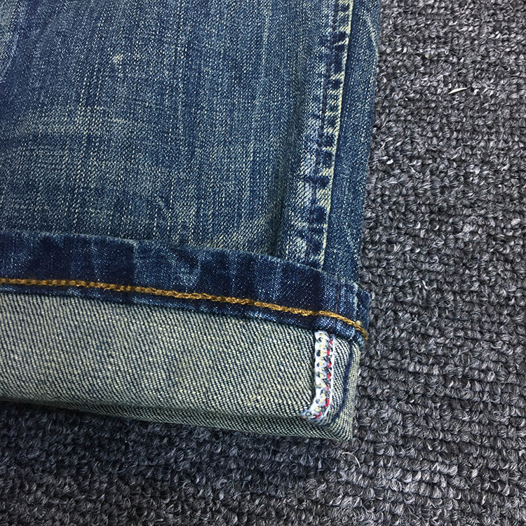 メンズマイクロストレッチデニムジーンズ、ウォッシュドコットン - Levis Jeans 501 のレビューと価格
